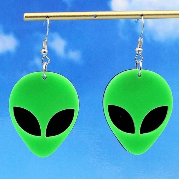Alien face hanging drop acrylic earrings - Picture 1 of 3